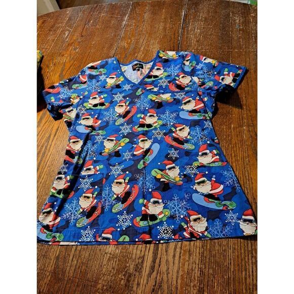 Large Peaches Santa Christmas Snowboard Surfing Short Sleeve VNeck Scrub Top - Picture 1 of 2